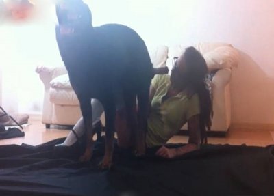 Моя собачка трахает меня, как сумасшедшая